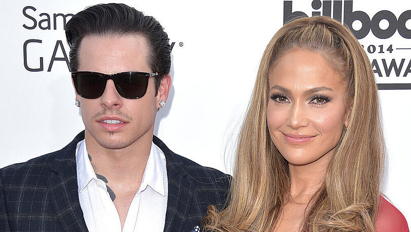 Jennifer Lopez mit ihrem 18 Jahre jüngeren Freund Casper Smart bei den Billboard Music Awards Jennifer Lopez mit ihrem 18 Jahre jüngeren Freund Casper Smart bei den Billboard Music Awards