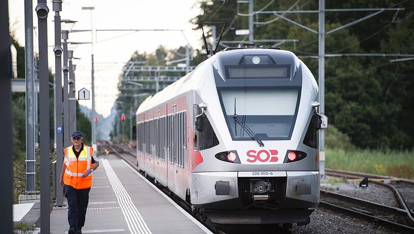 Der Täter verletzte sechs Menschen mit einem Messer und einer Feuer-Attacke. Der Täter verletzte sechs Menschen mit einem Messer und einer Feuer-Attacke.