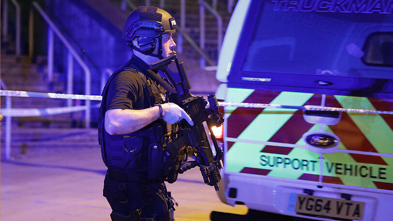 Mindestens 19 Tote nach Explosion bei Ariana-Grande-Konzert. Die ersten Bilder vom Ort des mutmaßlichen Terroranschlags.