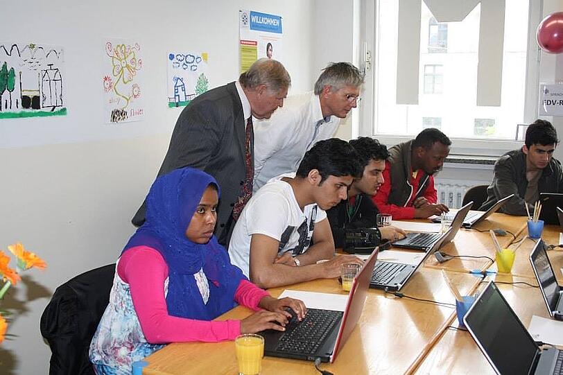 Eingeweiht: Der EDV-Lehrsaal mit zehn Arbeitsplätzen im Sprachzentrum für Migranten.