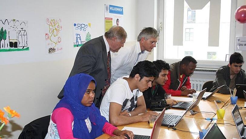 Eingeweiht: Der EDV-Lehrsaal mit zehn Arbeitsplätzen im Sprachzentrum für Migranten. Eingeweiht: Der EDV-Lehrsaal mit zehn Arbeitsplätzen im Sprachzentrum für Migranten.
