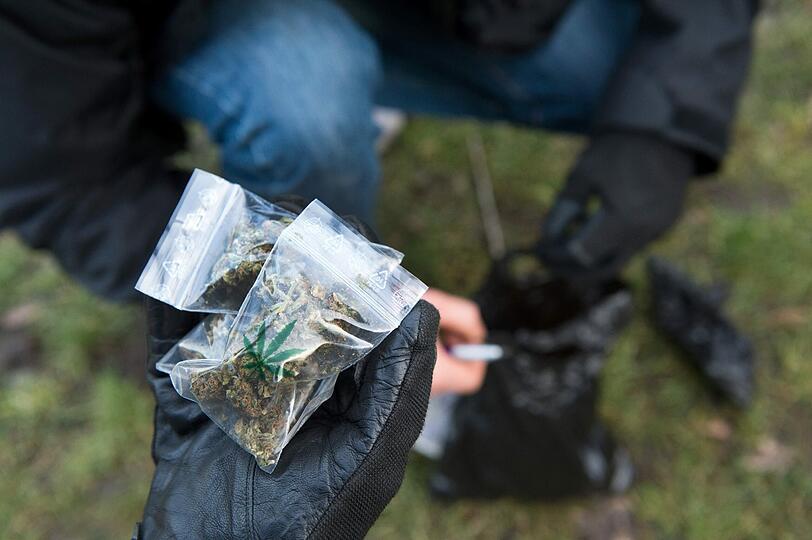 Bei einer Razzia in Berg am Laim fand die Polizei mehrere illegale Substanzen bei Discogästen. (Symbolbild)