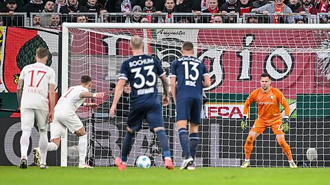 Phillip Tietz (2.v.l.) trifft zum 1:0.
