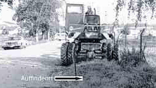In diesem Straßengraben wurde die Leiche von Anna Scherzer (86) gefunden. (Original-Foto von 1977) In diesem Straßengraben wurde die Leiche von Anna Scherzer (86) gefunden. (Original-Foto von 1977)