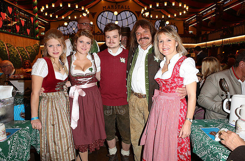 Leslie Mandoki mit Ehefrau Eva und den Töchtern Julia und Lara und Sohn Gabor