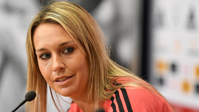 Lena Goeßling ist sauer, weil sie nicht für das Länderspiel am 24. November gegen Frankreich in ihrer Heimatstadt Bielefeld nominiert worden war. Lena Goeßling ist sauer, weil sie nicht für das Länderspiel am 24. November gegen Frankreich in ihrer Heimatstadt Bielefeld nominiert worden war.