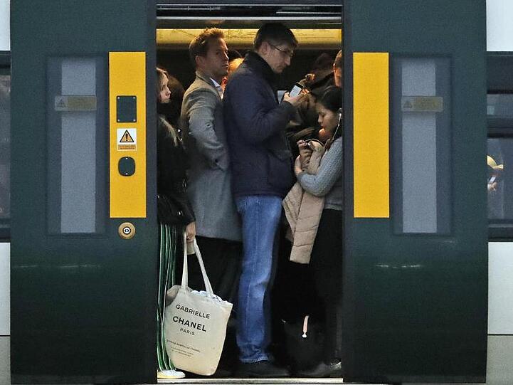 Ein Vorortzug in London.