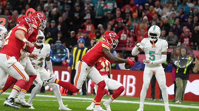 Chiefs-Receiver Rashee Rice (M) erzielte den ersten Touchdown der Partie.
