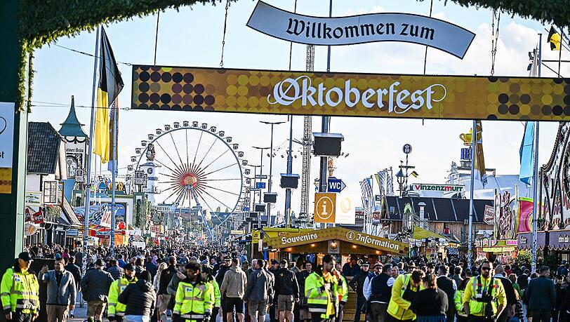 Die Wiesn wurde am Mittwochabend zwar wieder geöffnet, der Verdienstausfall blieb trotzdem für Schausteller und Wirte. Aus der Münchner Rathaus-CSU kommt jetzt ein Vorschlag, der die Verluste abmildern soll.