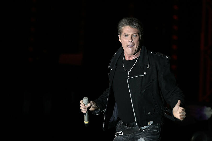 David Hasselhoff tourt mit seiner "The Hoff is back"-Tour durch Deutschland, Österreich und die Schweiz. Dabei gibt es auch ein Wiedersehen mit "KITT", dem sprechenden Auto aus der Kultserie Knight Rider. Die Bilder von seinen Auftritten in Berlin und Frankfurt.