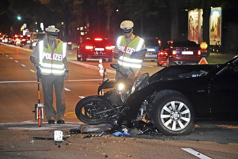 Bei dem Unfall wurde der Motorradfahrer schwer verletzt.