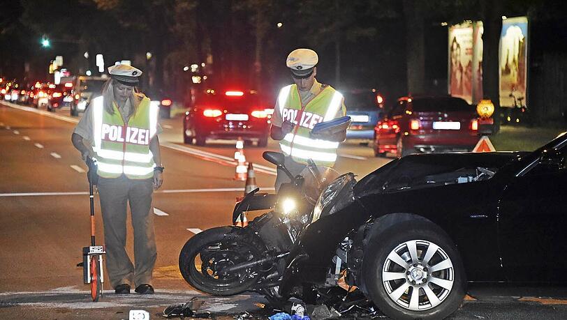 Bei dem Unfall wurde der Motorradfahrer schwer verletzt. Bei dem Unfall wurde der Motorradfahrer schwer verletzt.