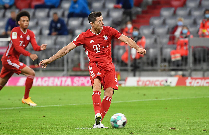 1. Saisontor: Bei der 8:0-Gala der Bayern gegen Schalke erzielt Lewandowski sein erstes Saisontor. Eiskalt vom Elfmeterpunkt. Es folgen weitere Tore. Viele, viele Tore.
