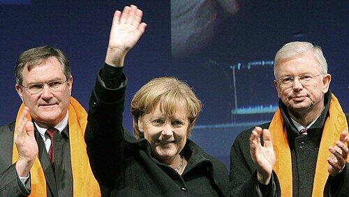 Angela Merkel mit den Parteifreunden Jung (links) und Koch in Frankfurt Angela Merkel mit den Parteifreunden Jung (links) und Koch in Frankfurt
