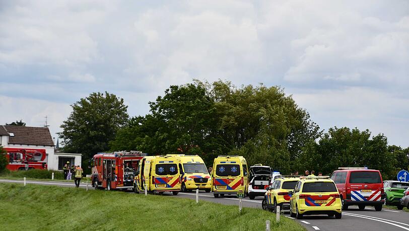 Vier Menschen kamen bei dem Unfall ums Leben, darunter drei Kinder. Vier Menschen kamen bei dem Unfall ums Leben, darunter drei Kinder.