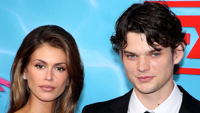 Kaia Gerber und Homer Gere spielen die Hauptrollen in der neuen Disney-Serie "The Shards". Kaia Gerber und Homer Gere spielen die Hauptrollen in der neuen Disney-Serie "The Shards".