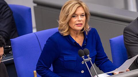 Bundestagspr&auml;sidentin Julia Kl&ouml;ckner (CDU) sagt, man m&uuml;sse grunds&auml;tzlich dahin gehen, wo die politische Meinungsbildung stattfinde. (Archivbild)