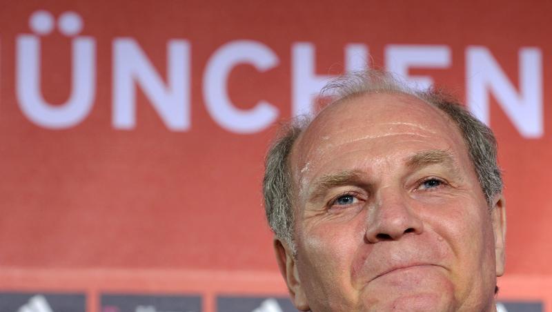 Seit Ende November ist Uli Hoeneß, 57, Bayern-Präsident. Und nun wurde er erstmals Großvater. Seit Ende November ist Uli Hoeneß, 57, Bayern-Präsident. Und nun wurde er erstmals Großvater.