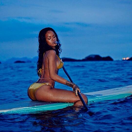 Weitere sexy Bilder von Rihanna.