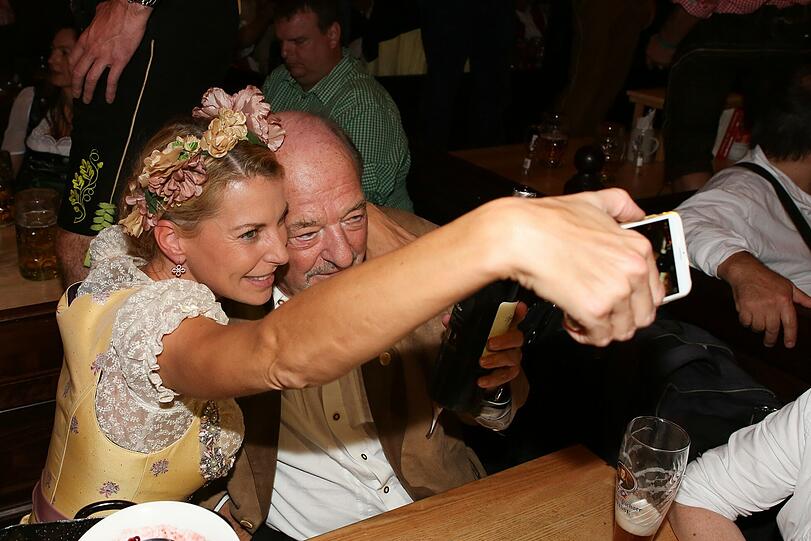Ralph Siegel mit Tochter Giulia in der Bratwurst.