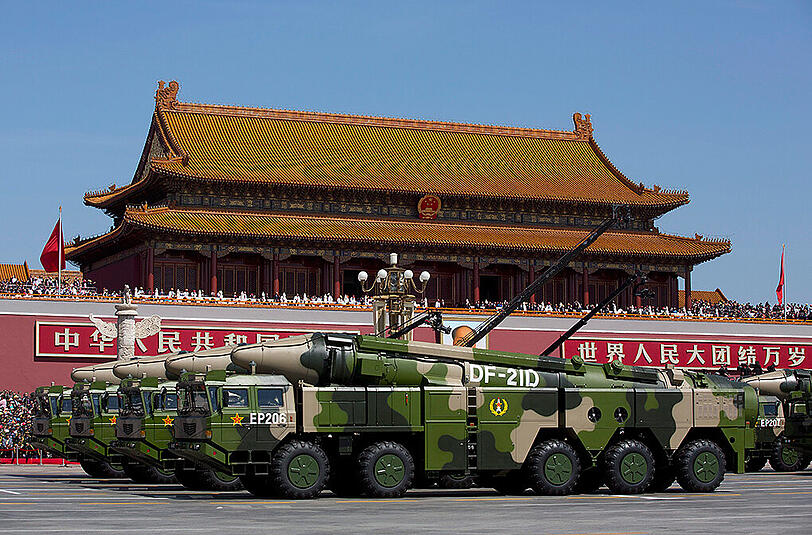 Bei der größten Militärparade seiner Geschichte hat China seine neuen Superwaffen präsentiert.