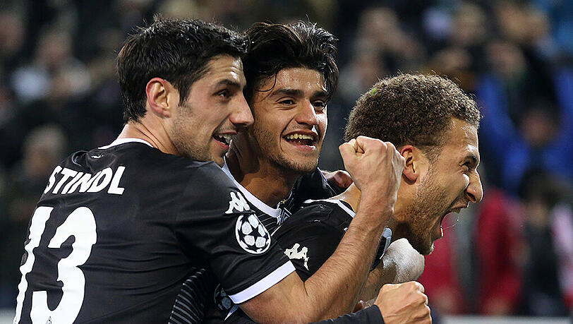 Borussia Mönchengladbach fuhr mit einem 4:2 gegen den FC Sevilla den ersten Champions League-Sieg ein. Borussia Mönchengladbach fuhr mit einem 4:2 gegen den FC Sevilla den ersten Champions League-Sieg ein.