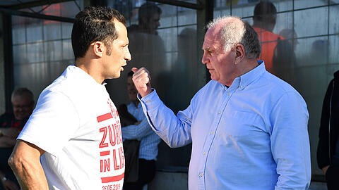 Bosse des FC Bayern: Sportdirektor Hasan Salihamidzic (li) und Präsident Uli Hoeneß.
