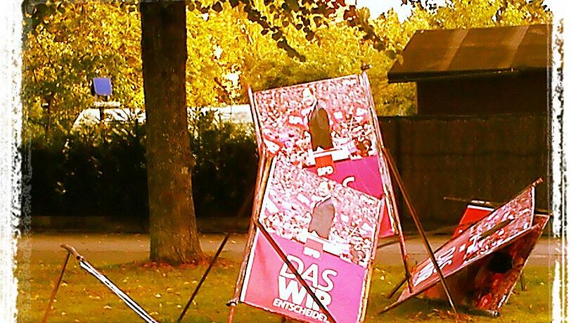 Überreste des Wahlkampfs in der Gotthardstraße Überreste des Wahlkampfs in der Gotthardstraße