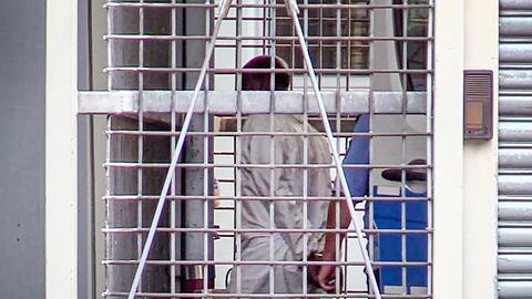 Der Tatverdächtige im Falle der tödlichen Attacke im Frankfurter Hauptbahnhof wird dem Haftrichter beim Amtsgericht vorgeführt.