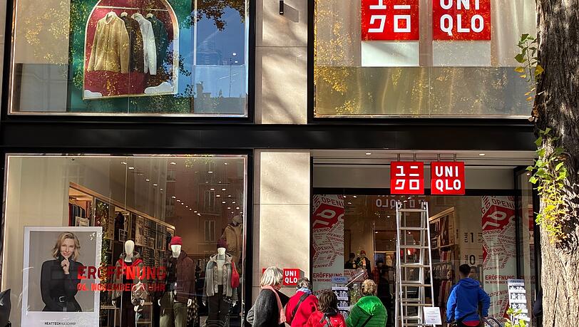 Der Uniqlo Shop in der Leopoldstraße 35. Letzter Schliff: Auch vegane Synthetik-Stoffe gibt es hier, für alle, die auf Tierprodukte ganz verzichten wollen. Die Soufflé-Reihe besteht aus diesem Material.