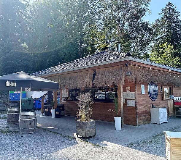 Der Kiosk in der Murnauer Bucht in der Seestraße 27: Willkommen bei der Bucht27. Offen ist in der Regel nur bei schönem Wetter – heuer war der Sommer also schon recht arbeitsreich. Der Kiosk in der Murnauer Bucht in der Seestraße 27: Willkommen bei der Bucht27. Offen ist in der Regel nur bei schönem Wetter – heuer war der Sommer also schon recht arbeitsreich.