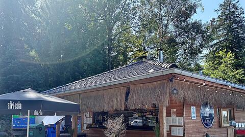 Der Kiosk in der Murnauer Bucht in der Seestra&szlig;e 27: Willkommen bei der Bucht27. Offen ist in der Regel nur bei sch&ouml;nem Wetter &ndash; heuer war der Sommer also schon recht arbeitsreich.