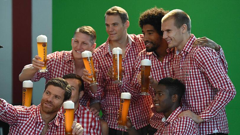 Die Krüge hoch: Morgen ist es endlich soweit: Die Bayern gehen zusammen auf die Wiesn. Die Krüge hoch: Morgen ist es endlich soweit: Die Bayern gehen zusammen auf die Wiesn.