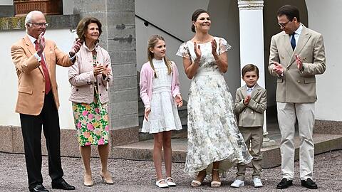 Die schwedische Königsfamilie hat den Ehrentag von Kronprinzessin Victoria (3.v.r.) sichtlich genossen.