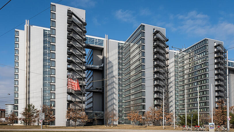 Nach jahrelangem Leerstand gibt es neue Pl&auml;ne f&uuml;r die Ten Towers am Leuchtenbergring: Vier der Hochh&auml;user sollen f&uuml;r Wohnungen umgenutzt werden.