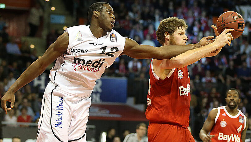 Spielszene aus der vergangenen Saison: Bayern-Spieler John Bryant (rechts) erwehrt sich der Attacke des Bayreuthers Javon McCrea. Spielszene aus der vergangenen Saison: Bayern-Spieler John Bryant (rechts) erwehrt sich der Attacke des Bayreuthers Javon McCrea.