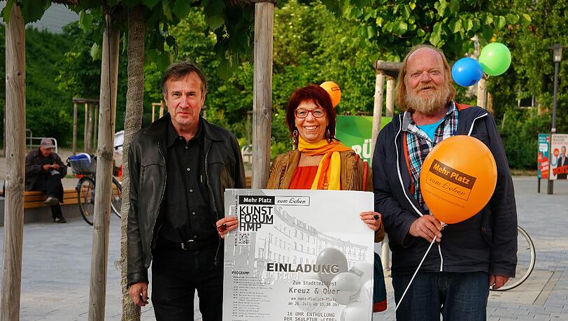 Engagiert: Melly Kieweg von der Initiative "Mehr Platz zum Leben". Unterstützung bekommt sie von Hartmut Böttcher und Brar Braren. Engagiert: Melly Kieweg von der Initiative "Mehr Platz zum Leben". Unterstützung bekommt sie von Hartmut Böttcher und Brar Braren.
