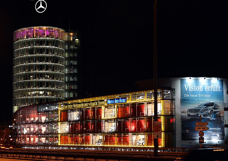 "Münchens höchster Weihnachtsmarkt" im 13. Stock des Mercedes-Benz Centers an der Donnersbergerbrücke.