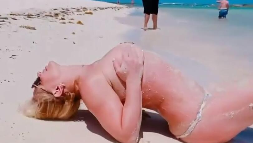 So lasziv zeigt sich Britney Spears aktuell auf Instagram. So lasziv zeigt sich Britney Spears aktuell auf Instagram.