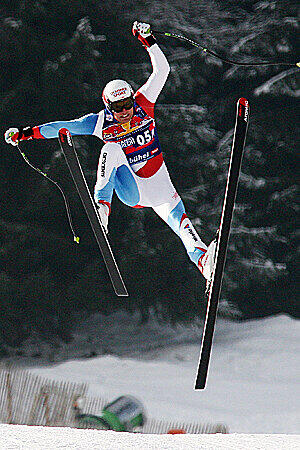Der furchterregende Sturz des Schweizers überschattete 2009 den letzten Trainingslauf für die Weltcup-Abfahrt in Kitzbühel.