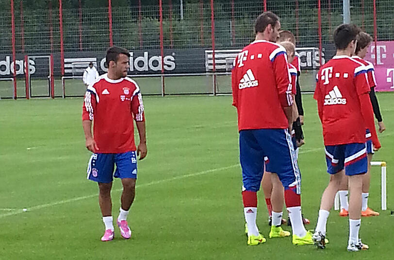 Orientiert sich erstmal: Neuzugang Juan Bernat trainiert beim FC Bayern mit