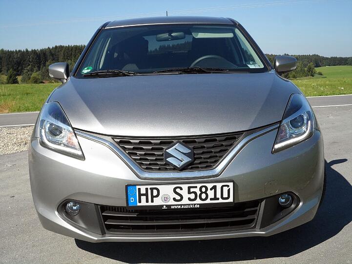 Typische Front: Der Baleno trägt das aktuelle Suzuki-Familiengesicht.