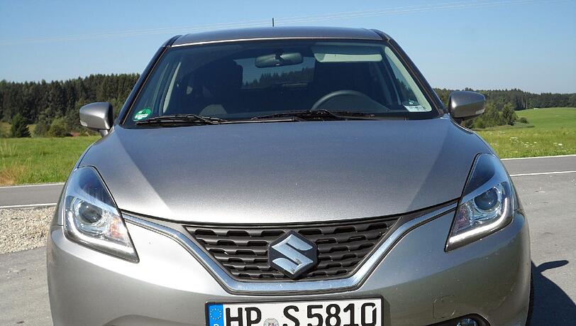 Typische Front: Der Baleno trägt das aktuelle Suzuki-Familiengesicht. Typische Front: Der Baleno trägt das aktuelle Suzuki-Familiengesicht.