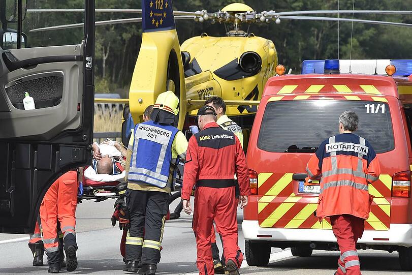 Mega-Stau am Irschenberg: Zwei Lkw krachten am Freitagvormittag ineinander &ndash; die Bilder vom Rettungseinsatz.