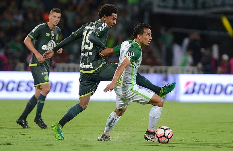 Bei der Rückkehr an den Absturzort Medellín enttäuscht Chapecoense sportlich, wird aber gefeiert.