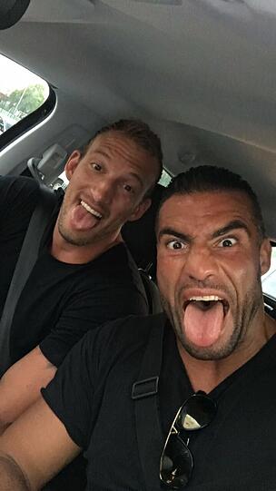 Die Kumpels haben Spaß: Mario Daser und Manuel Charr
