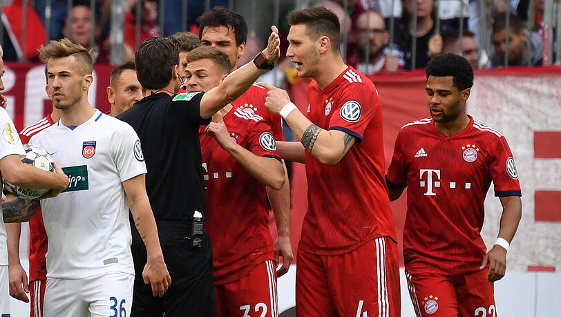 Niklas Süle sah gegen Heidenheim in der 15. Minute die Rote Karte. Niklas Süle sah gegen Heidenheim in der 15. Minute die Rote Karte.
