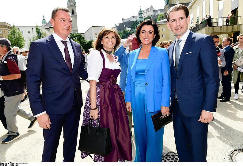 Markus Friesacher mit Frau, Elisabeth Köstinger und dem ehemaligen Bundeskanzler Österreichs, Sebastian Kurz (v. li.).
