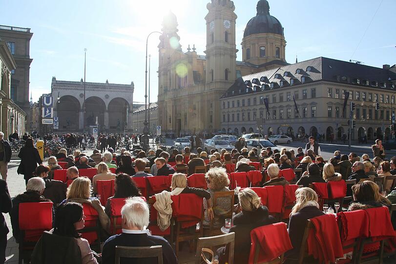 Frühlingserwachen in München - schon jetzt freuen sich viele auf's warme Wochenende und den Biergarten. Sehen Sie hier die ersten Frühlingsbilderbilder aus der Weltstadt mit Herz...