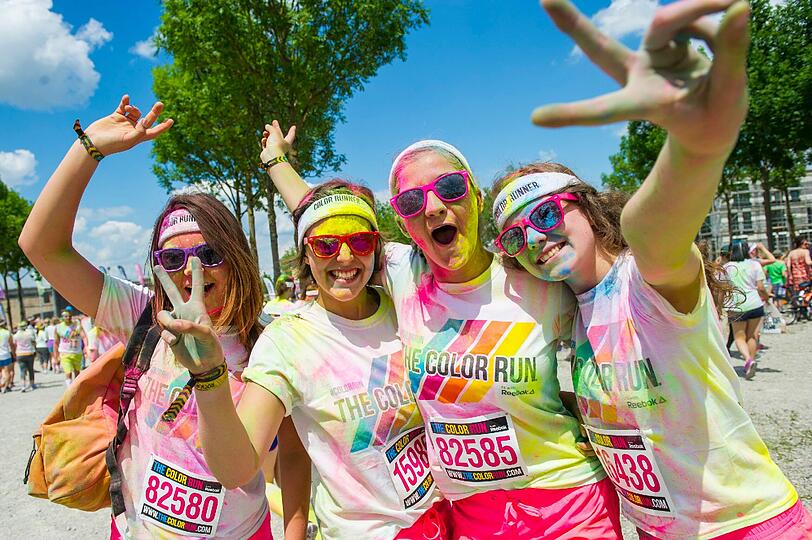 Der Color Run soll vor allem dazu animieren, sich zu bewegen. Und das taten die Farbbeutelschmeißer am Sonntag bis zum Umfallen. Die Bilder...